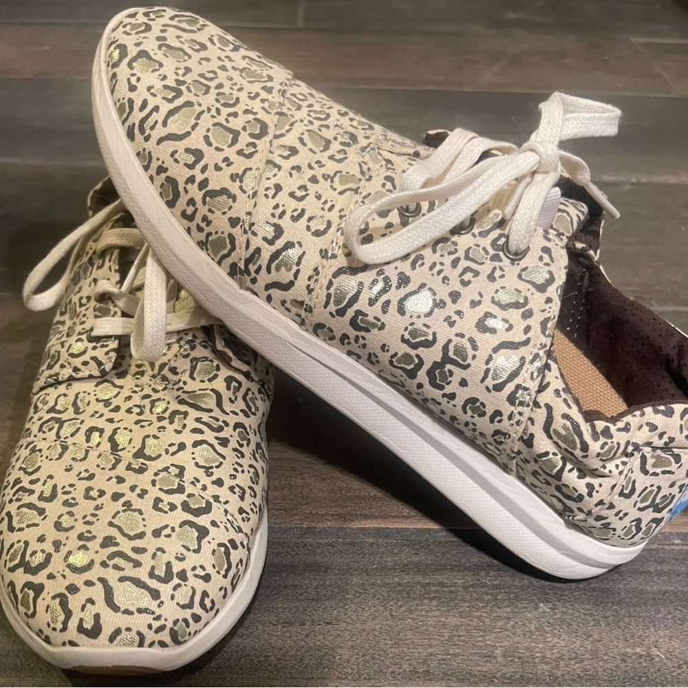 Toms Women's Cream and Black Leopard Sneakers